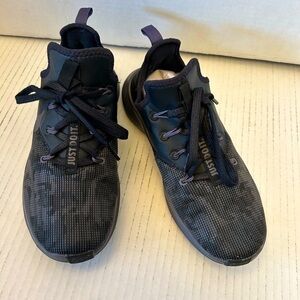 Nike Free TR 8 Flock women’s athletic running sneaker shoes thunder grey Sz-7. L